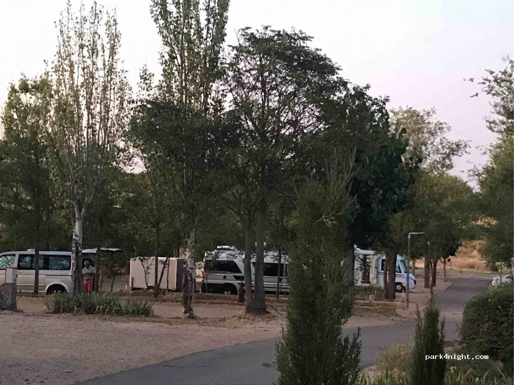 ÁREA DE AUTOCARAVANAS "Villares de la Reina" Áreas ACampa