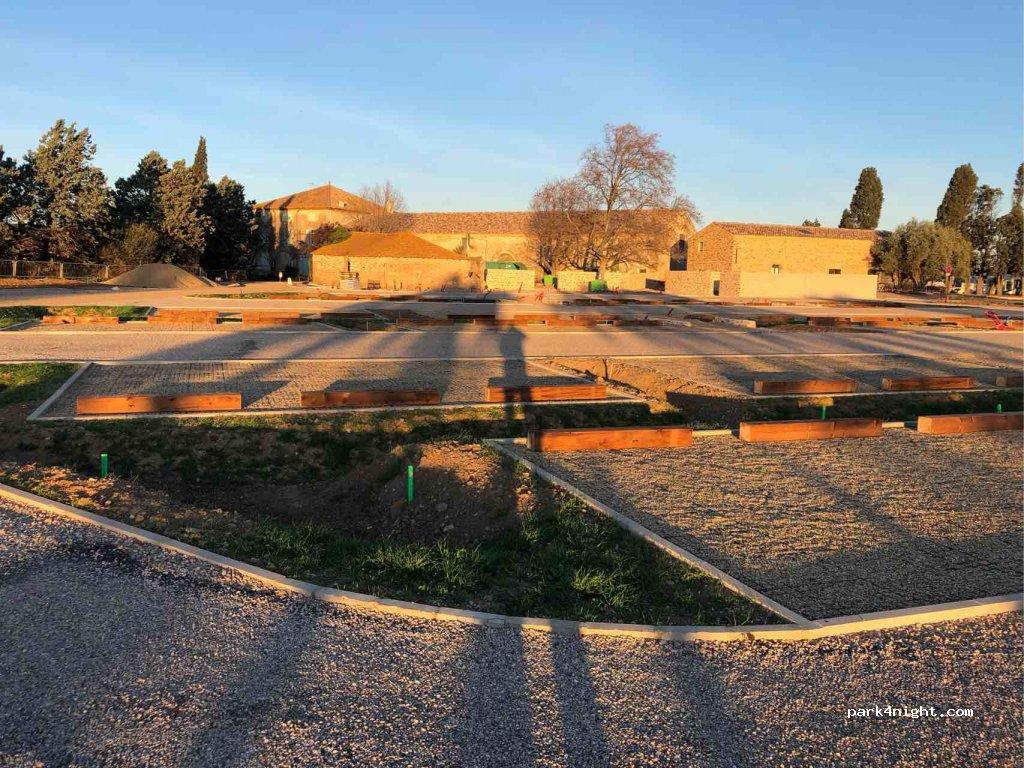 Le Somail Parking-Aire de stationnement CC