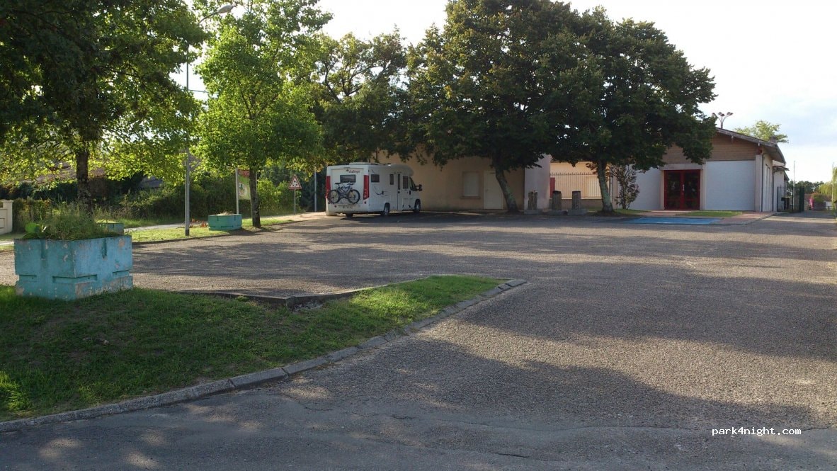 Aire de camping-car SAINT SAVIN