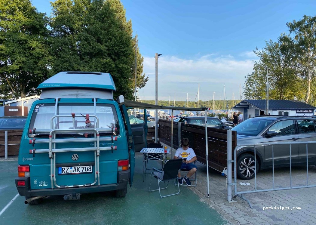 Wohnmobilstellplatz in der Marina Lanke