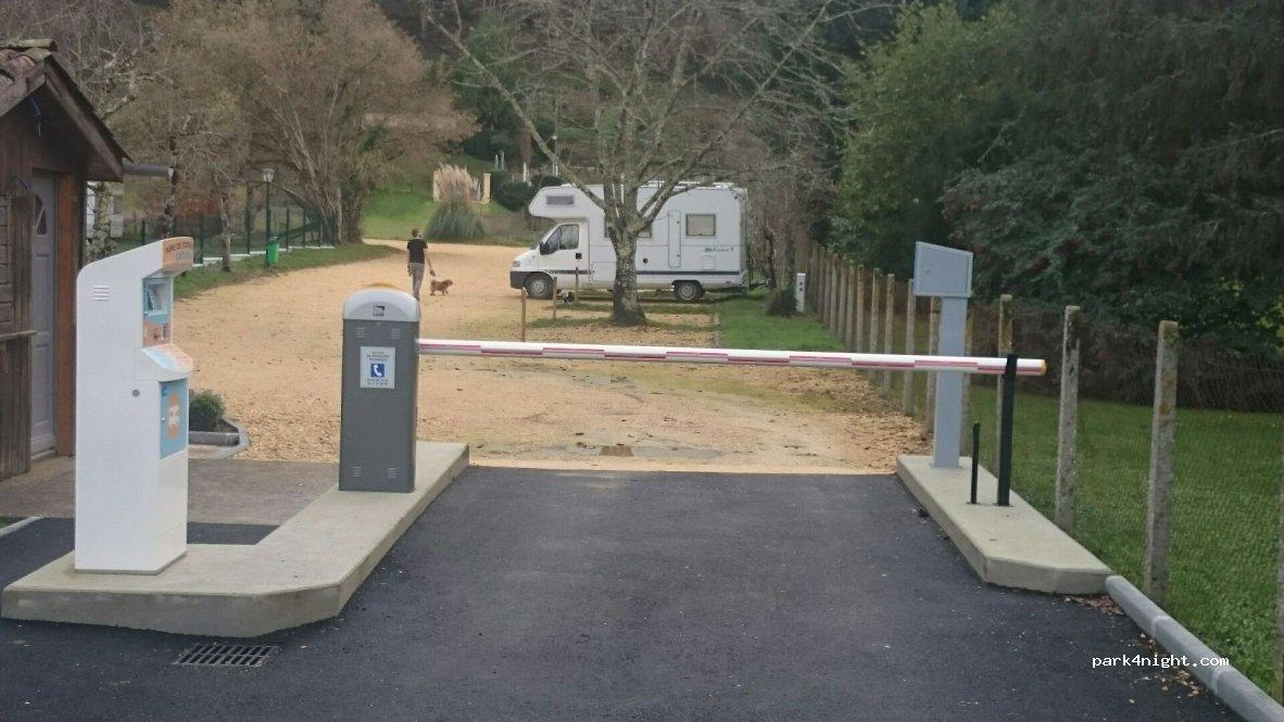 Aire d'etape et de service camping car de la plage