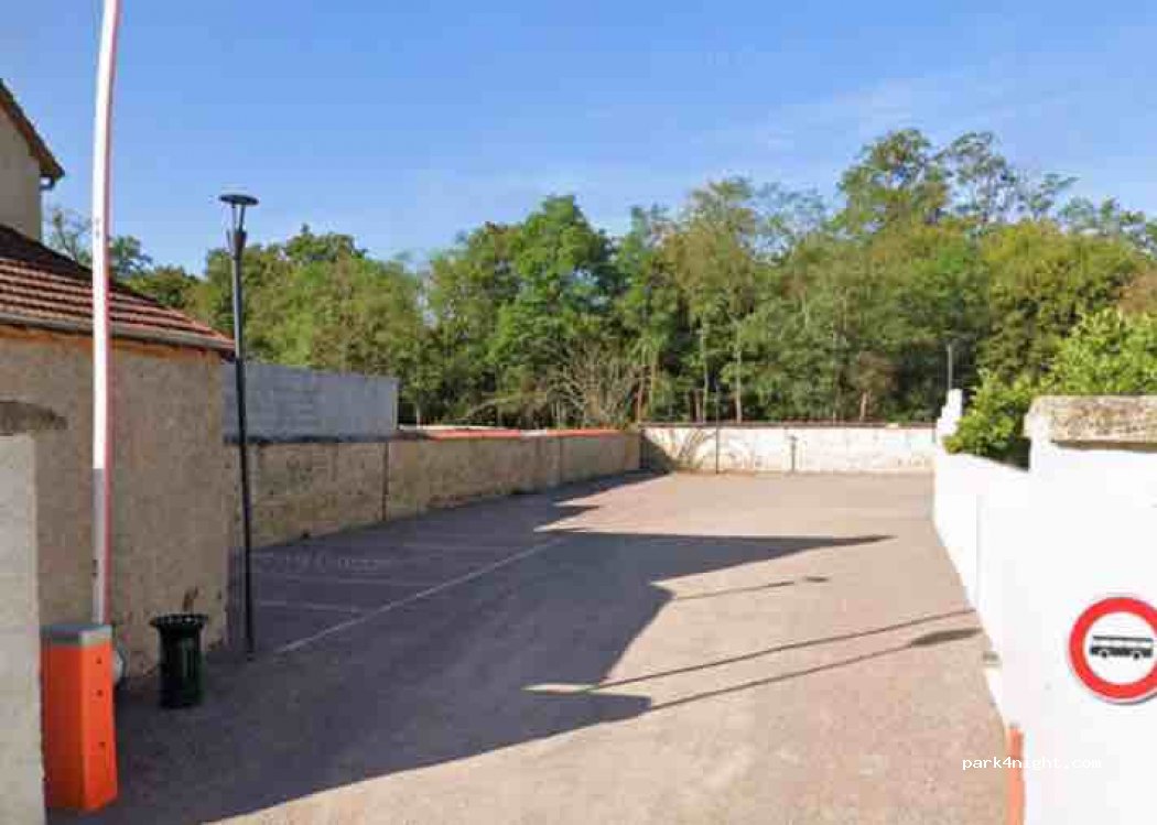 Aire de camping-car AINAY LE VIEIL