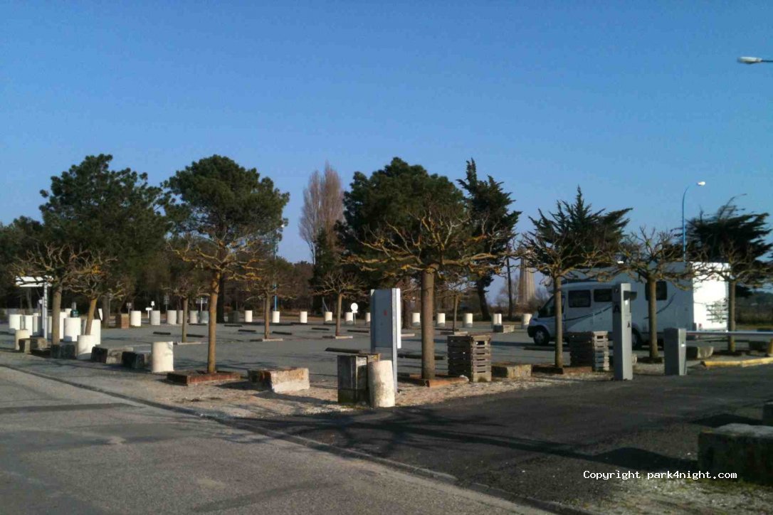 Aire de camping-car de la Plage de la Chambrette