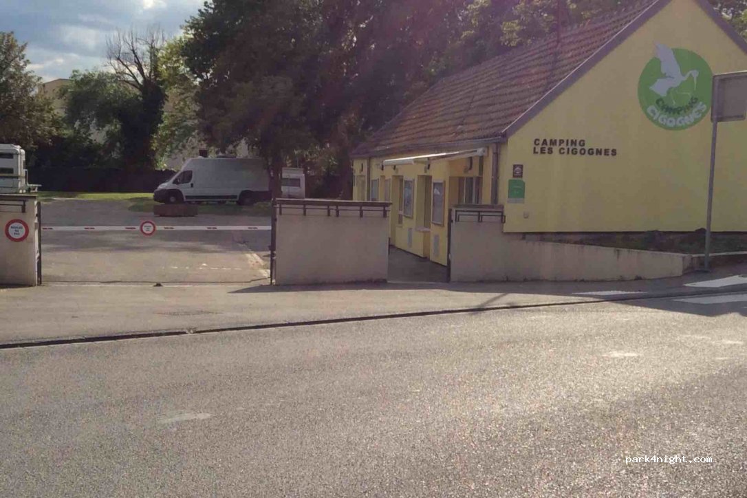 Aire de Camping-cars Les cigognes