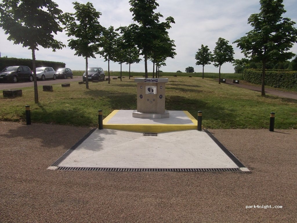 Terrain de Stationnement de Camping-cars d'Épineuil