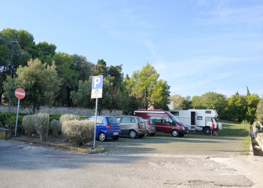 Camper Parking Area Storage Posatora