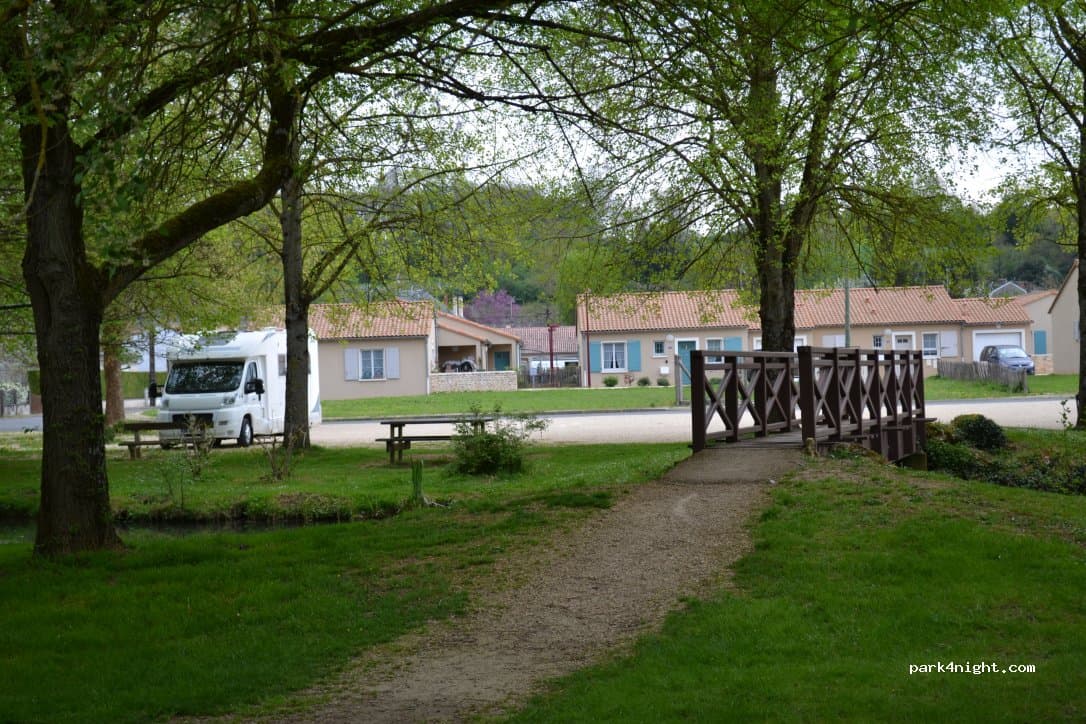 Aire de service pour camping-cars 79800 La Mothe-Saint-Héray