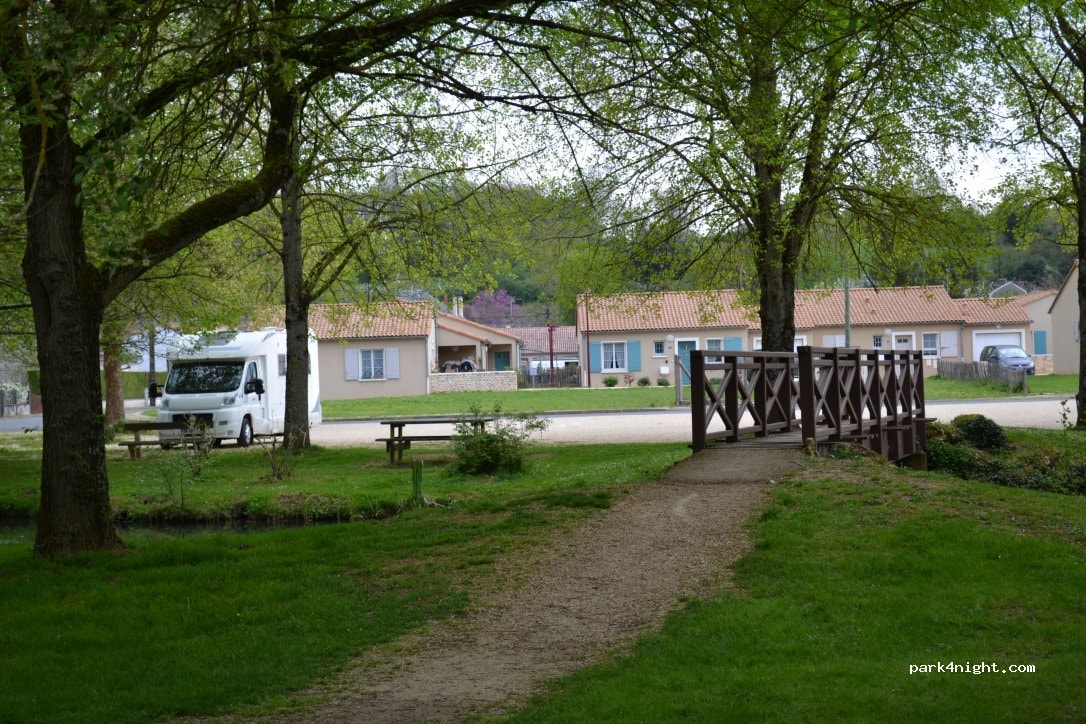 Aire de service pour camping-cars 79800 La Mothe-Saint-Héray