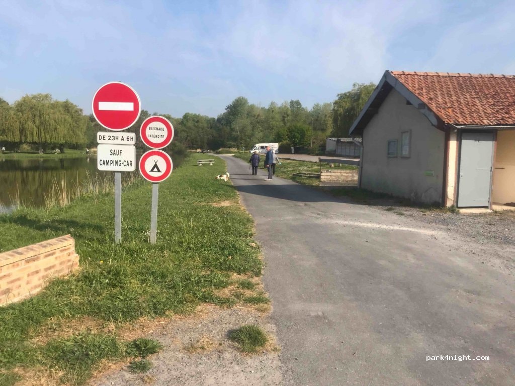 Aire de Camping Car, Corbeny