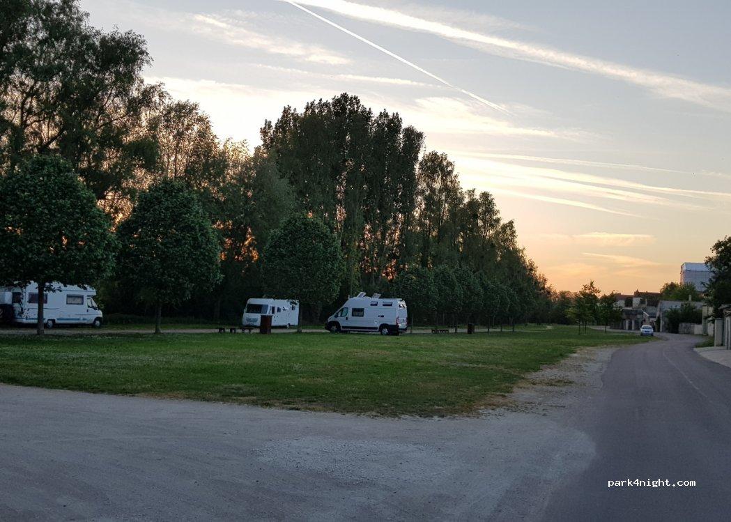 Aire de camping-car Bonny-sur-Loire (Free)