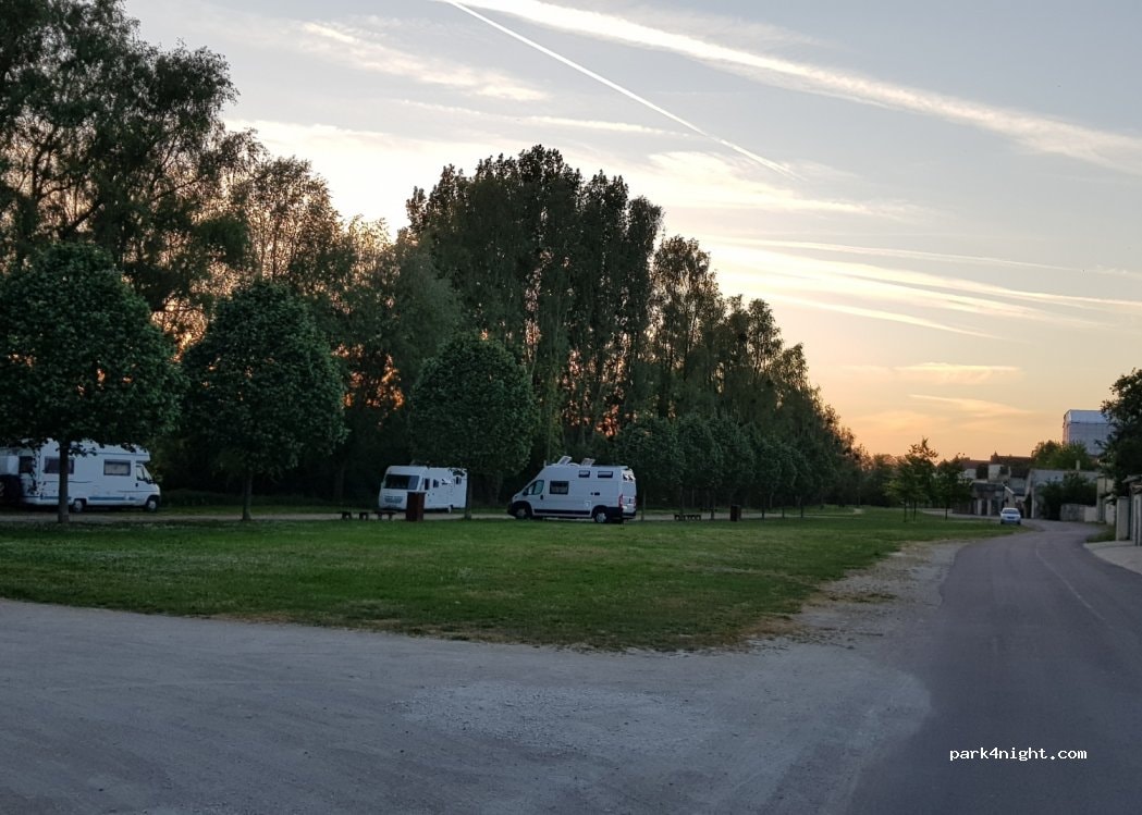 Aire de camping-car Bonny-sur-Loire (Free)