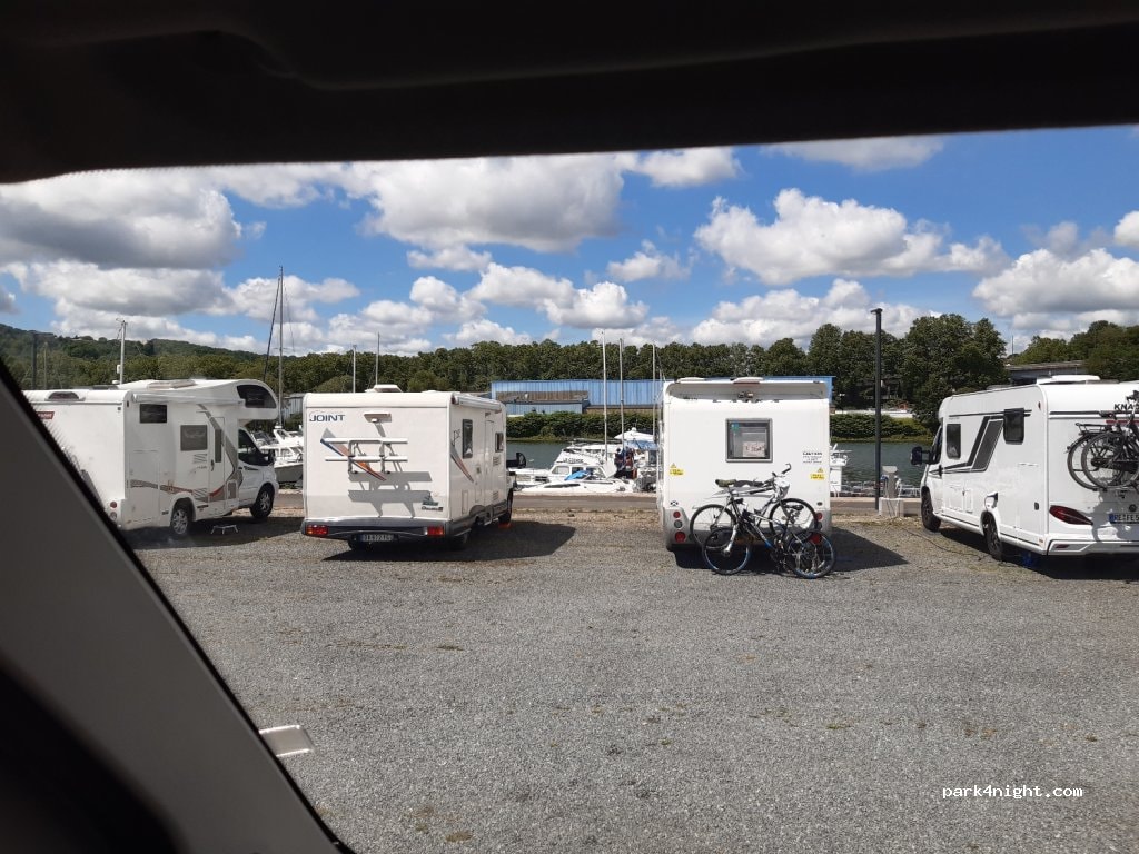 Area Sosta Camper Parcheggio H24