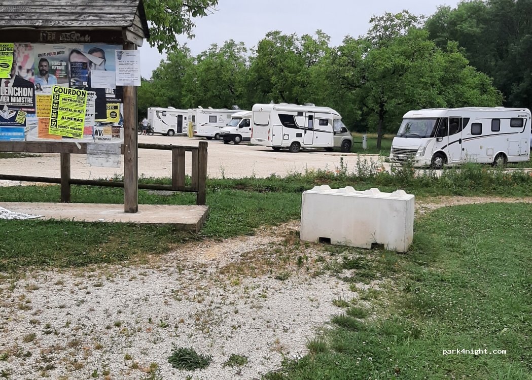 Aire Camping-Car Park Carsac-Aillac