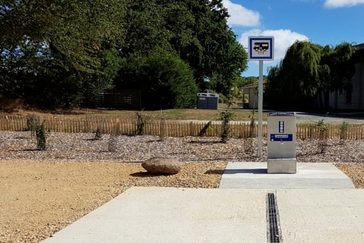 Aire de camping-car NUEIL LES AUBRIERS