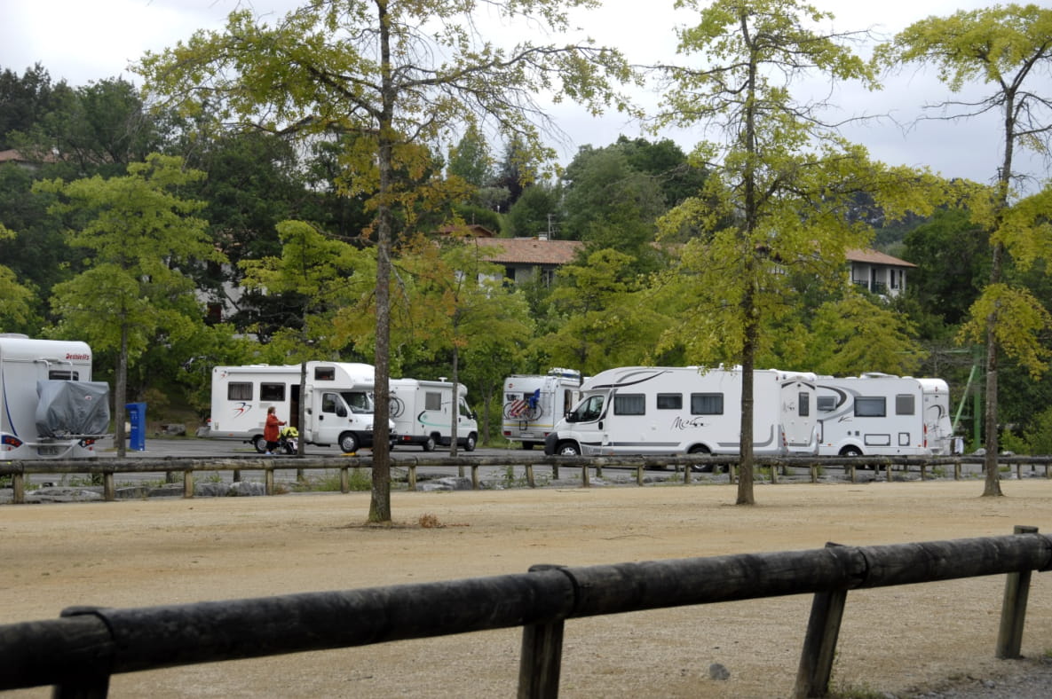 Aire de stationnement et pique-nique camping car
