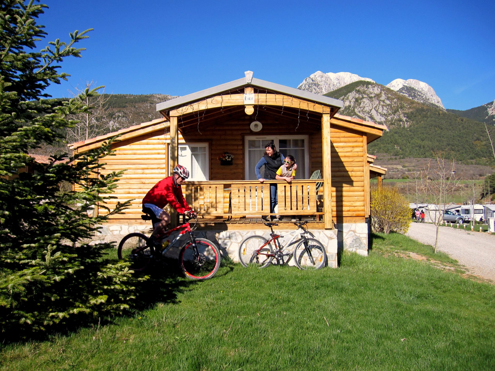 Cadí Vacances - Camping Pedraforca Bungalows & Spa