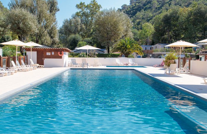CAMPING APV AU VALLON ROUGE 4 Etoiles avec piscine - Provence