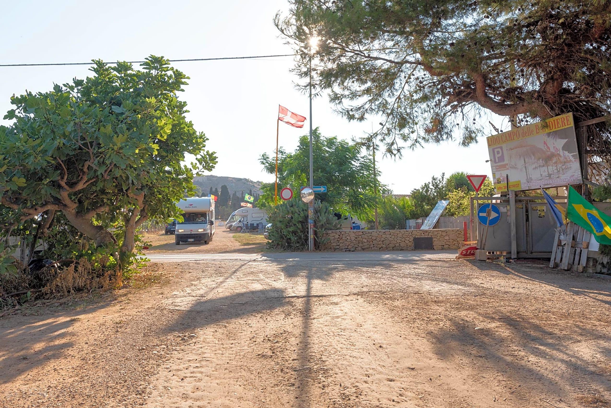 Area Sosta Camper Gallipoli San Nicola 'Campo Delle Bandiere'