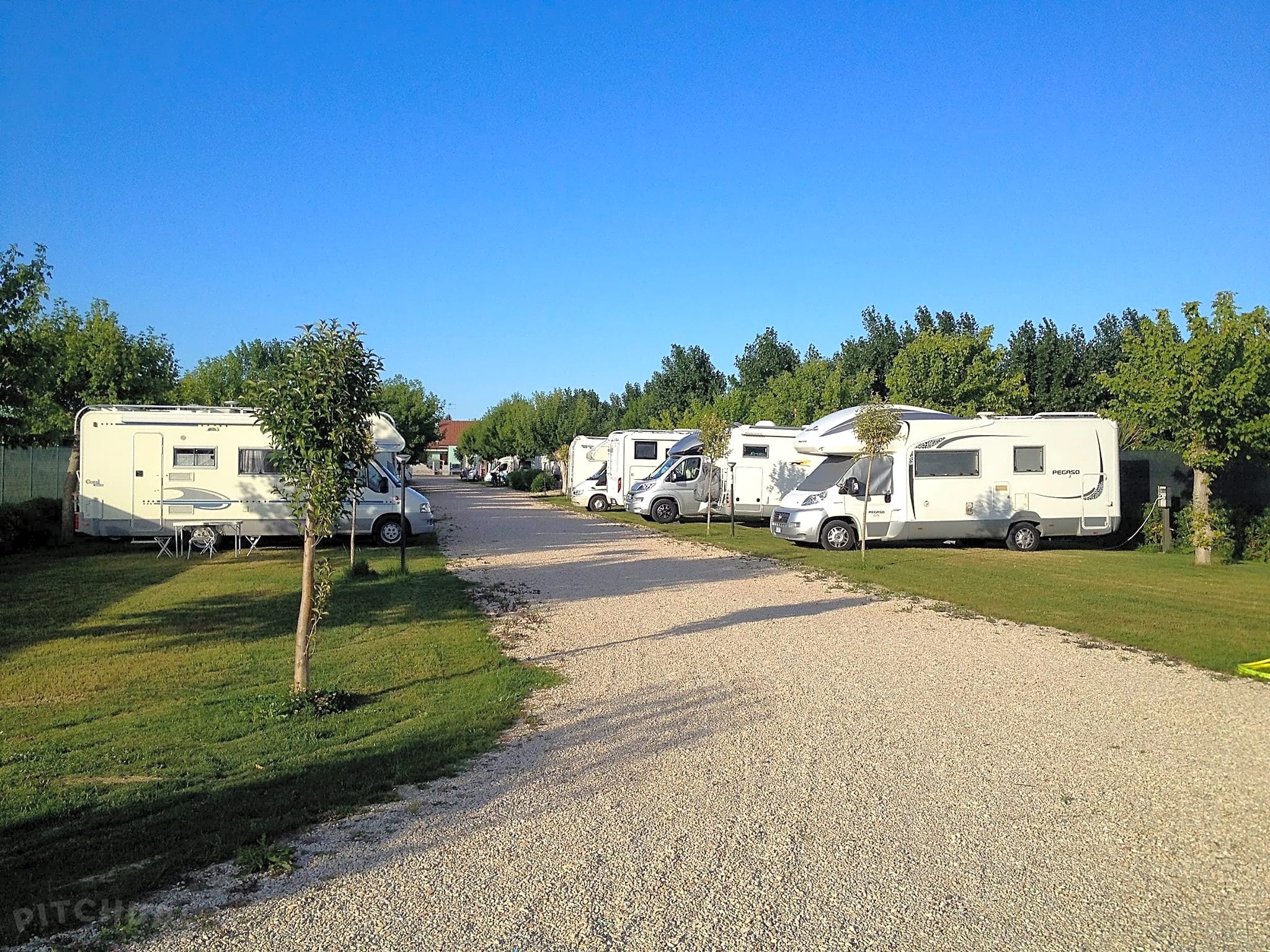 CAMPER SERVICE PINETO
