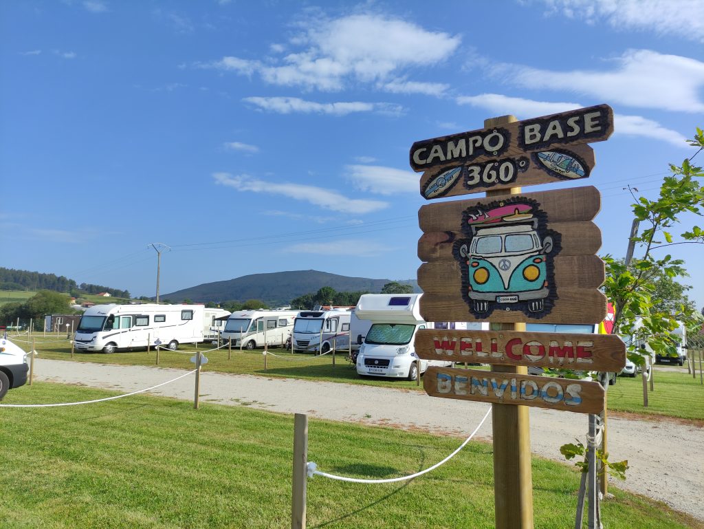 Área de Autocaravanas Campo Base 360